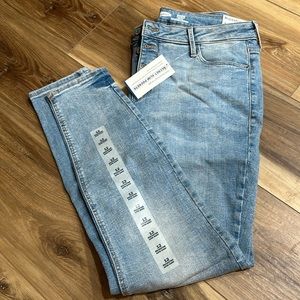 Old Navy size 12 super skinny high rise Rockstar jeans. Light denim